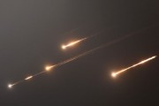 查梦解码伊朗以导弹齐射回应以色列的大规模袭击