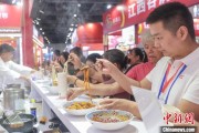 查梦解码“嗦粉”经济火热 中国多地“食力”出圈